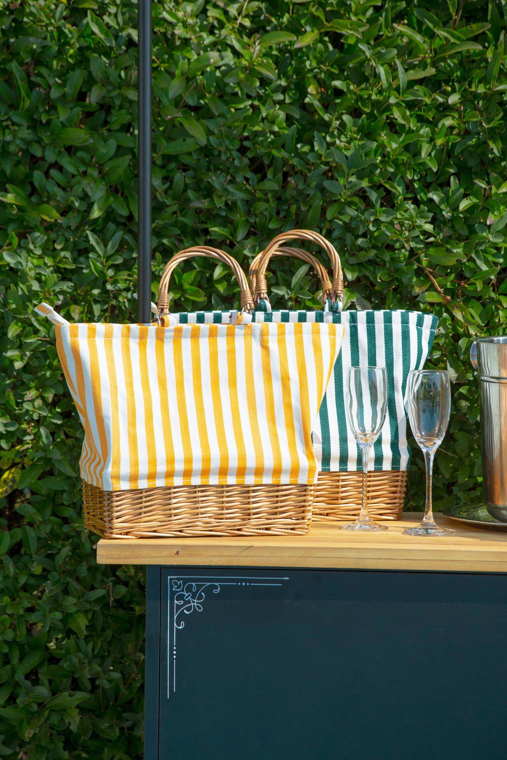 Deauville – Insulated Willow Picnic Bag in Forest Stripe
